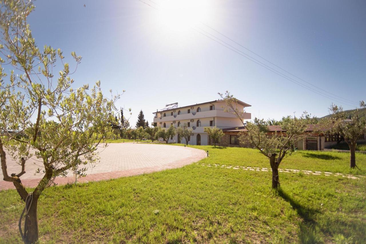 Hotel San Pietro Martin Fushe-Drac Экстерьер фото