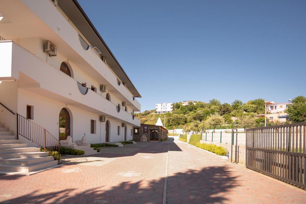 Hotel San Pietro Martin Fushe-Drac Экстерьер фото